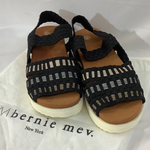 NWOT-BM Bernie mev. Women’s Sandals - Picture 2 of 4